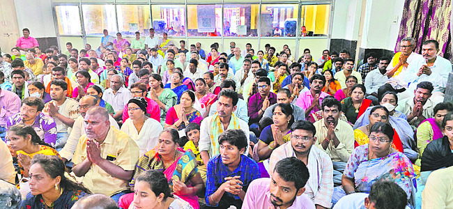 గండాలయ స్వామి  కొండకు పోటెత్తిన భక్తులు 
2