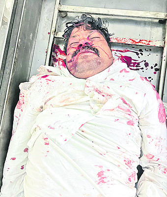 గుర్తుతెలియని వ్యక్తి  దారుణ హత్య 
1