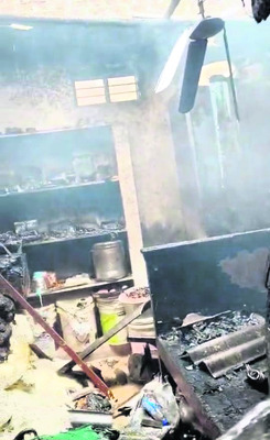 షార్ట్‌సర్క్యూట్‌తో  ఇల్లు దగ్ధం 
1