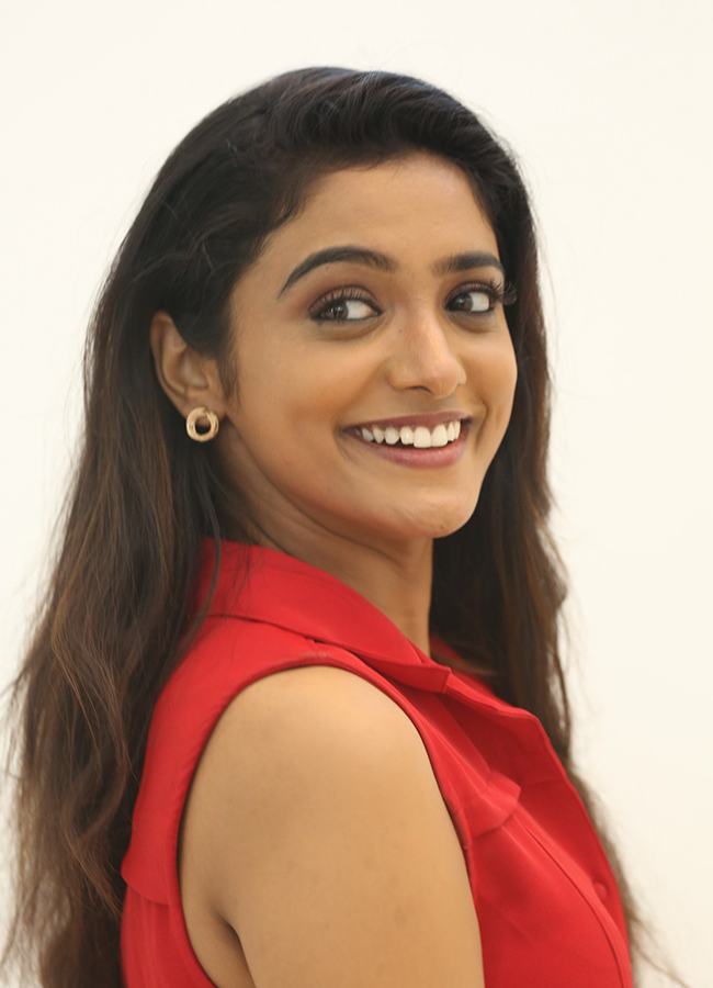 Actress Roopa Koduvayur At Sarangapani Jathakam Movie Photos6