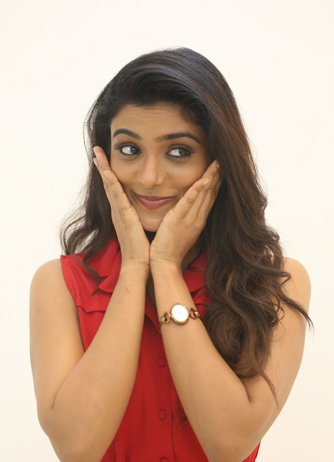 Actress Roopa Koduvayur At Sarangapani Jathakam Movie Photos10