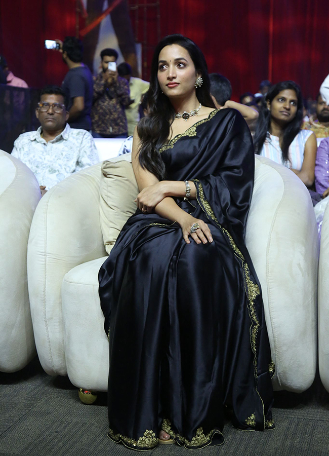 Actress Srinidhi Shetty Cute Expression Photos21