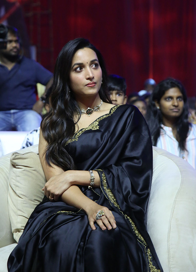 Actress Srinidhi Shetty Cute Expression Photos22