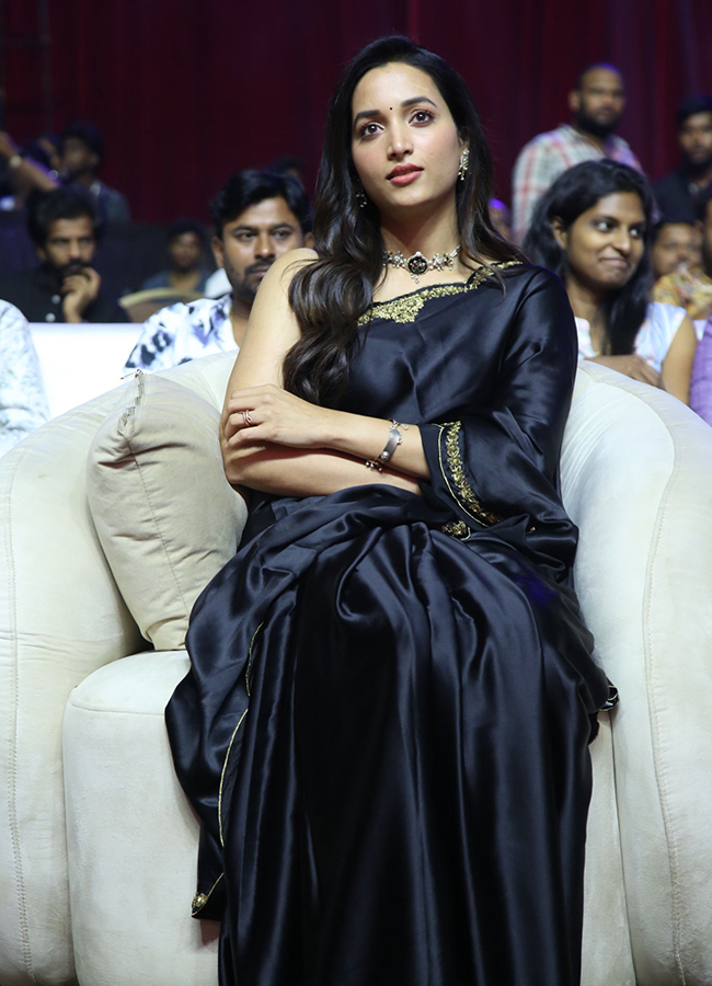 Actress Srinidhi Shetty Cute Expression Photos6
