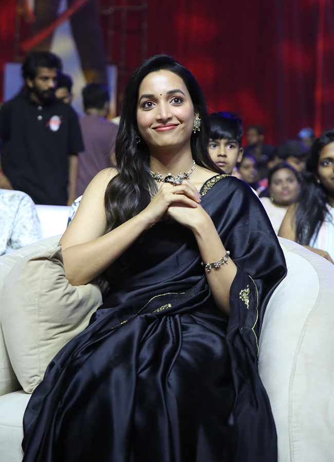 Actress Srinidhi Shetty Cute Expression Photos7