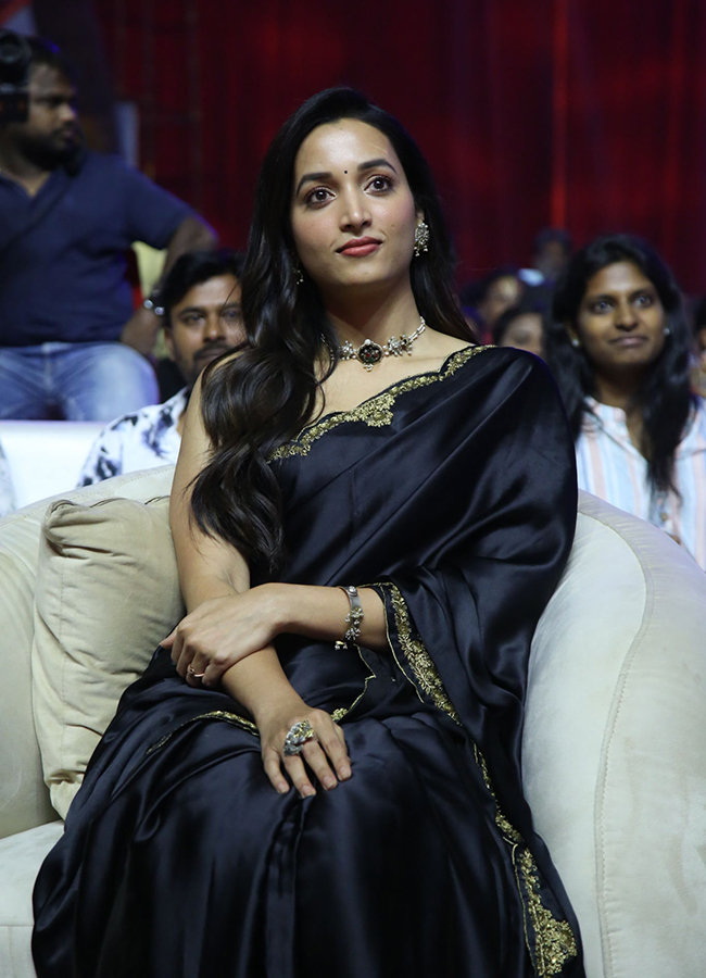 Actress Srinidhi Shetty Cute Expression Photos8