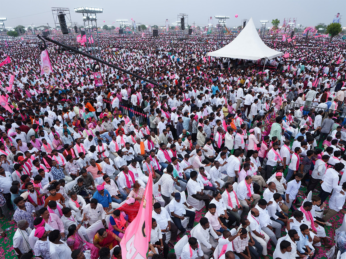 KCR Fire On BRS Public In Rajathotsavam Photos8