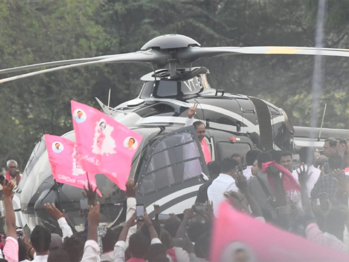 KCR Fire On BRS Public In Rajathotsavam Photos9