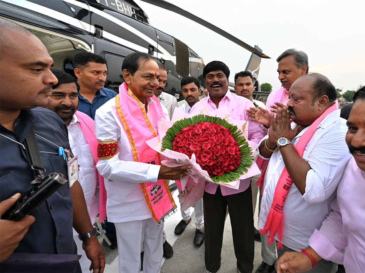 KCR Fire On BRS Public In Rajathotsavam Photos10
