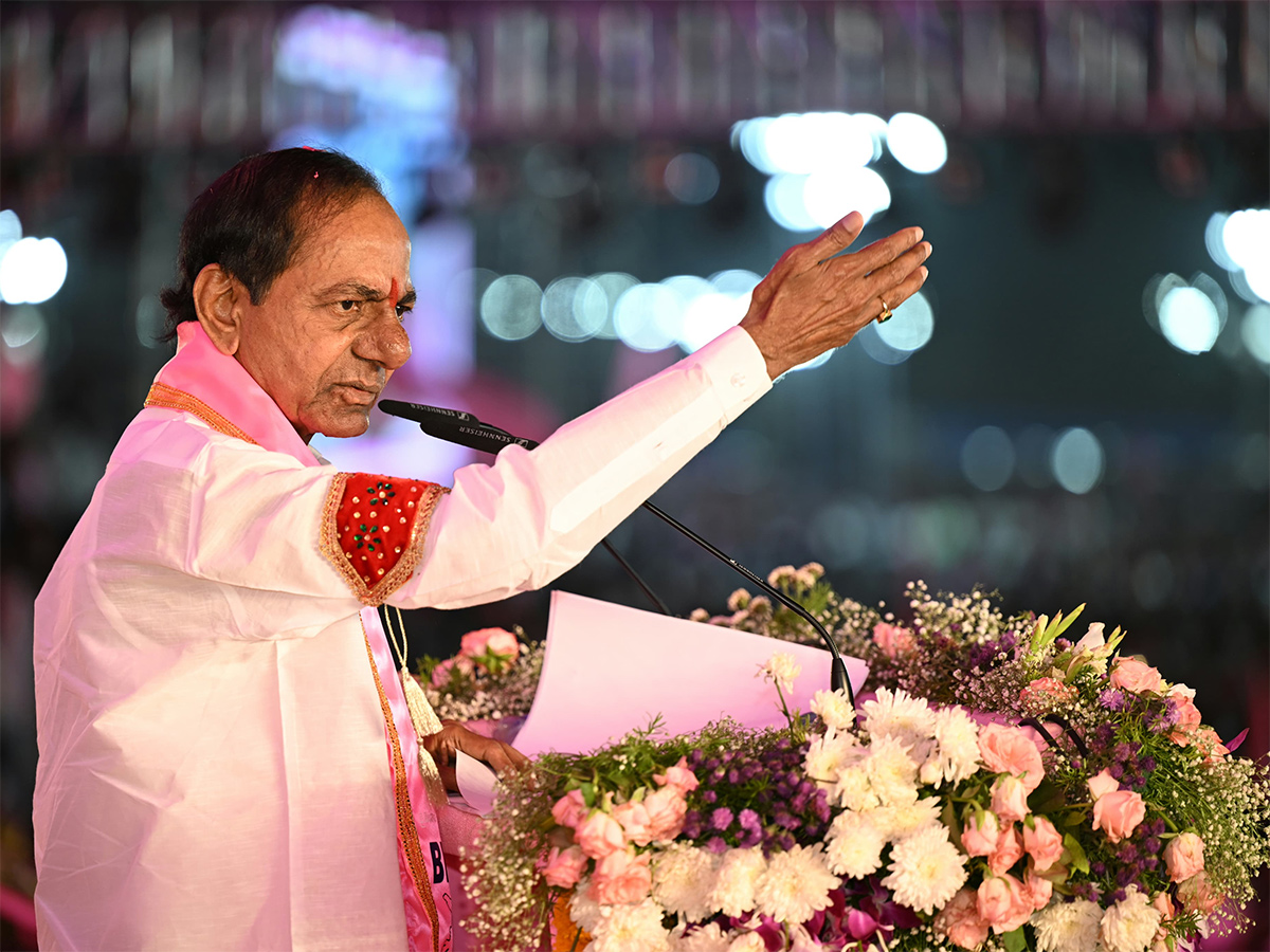 KCR Fire On BRS Public In Rajathotsavam Photos11