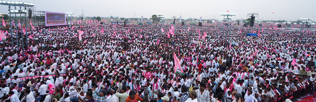 KCR Fire On BRS Public In Rajathotsavam Photos14