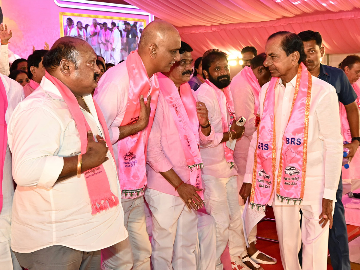 KCR Fire On BRS Public In Rajathotsavam Photos16