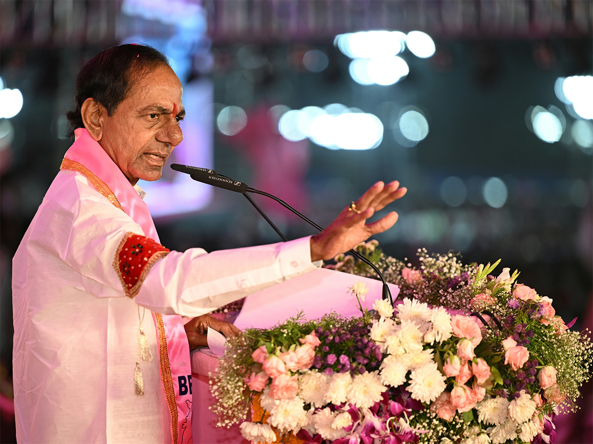KCR Fire On BRS Public In Rajathotsavam Photos2