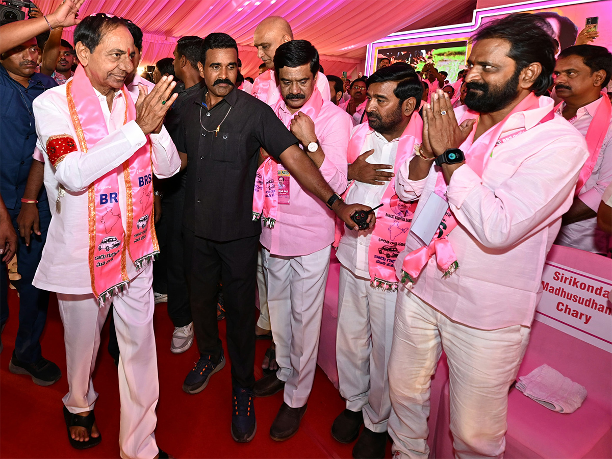 KCR Fire On BRS Public In Rajathotsavam Photos7