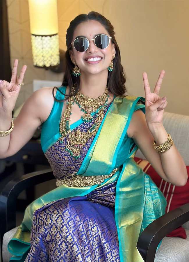 Meenakshi choudary latest pictures in saree photos2