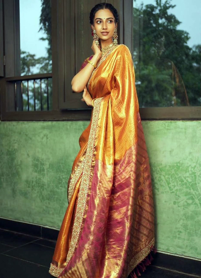 Meenakshi choudary latest pictures in saree photos11