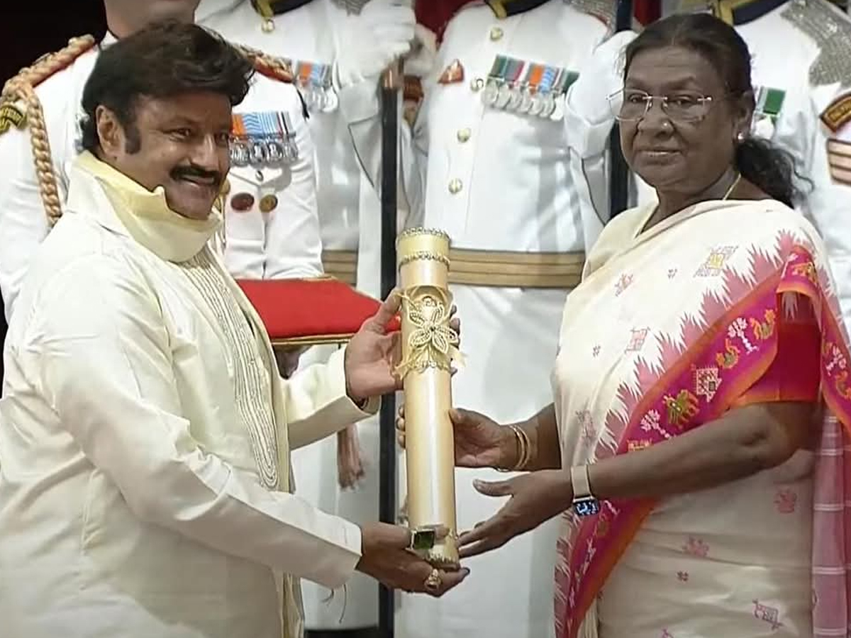 India president Droupadi Murmu presents Padma Awards 2025 ceremony at rastrapathi bhavan4