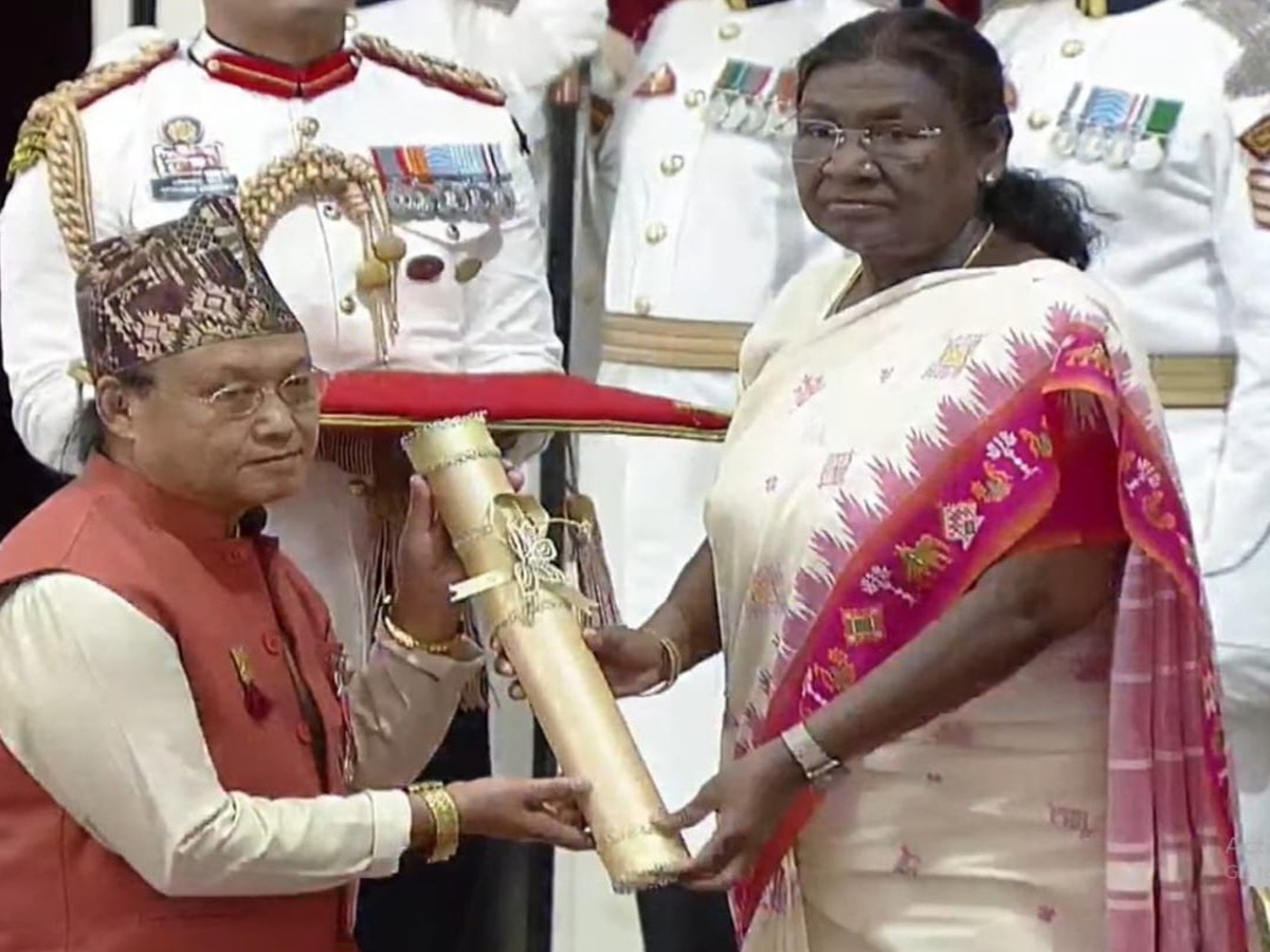 India president Droupadi Murmu presents Padma Awards 2025 ceremony at rastrapathi bhavan6