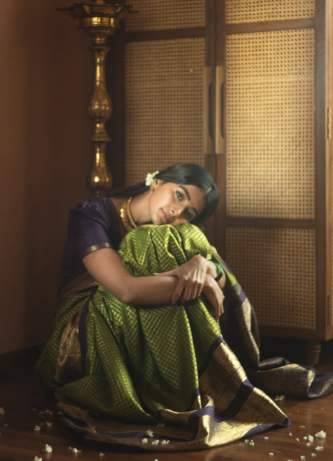 Pooja Hegde in a 70-year-old grandmother's saree photos3