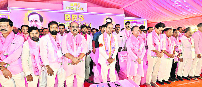 తరలివచ్చిన జన ప్రవాహం..కిక్కిరిసిన సభా ప్రాంగణం2