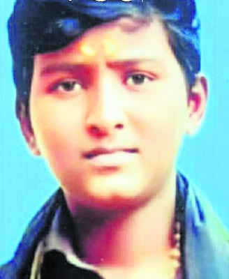 రోడ్డు ప్రమాదంలో ఇద్దరు యువకుల దుర్మరణం 2