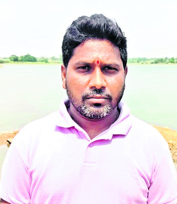 రోడ్లపైనే అమ్ముతున్నాం.. 
1