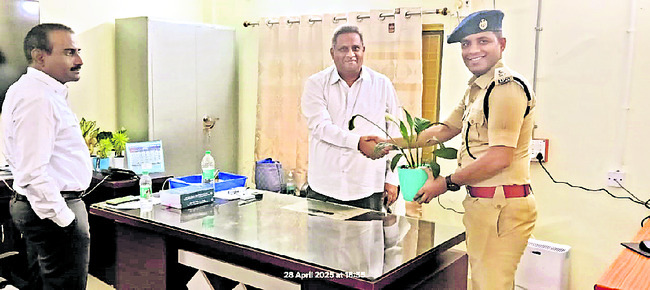 జిల్లా ప్రధాన న్యాయమూర్తిని కలిసిన ఎస్పీ 1