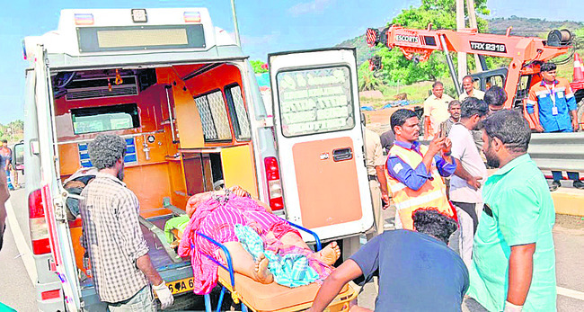 తిరుమలకు వెళ్లి వస్తూ.. తిరిగిరాని లోకాలకు 
3