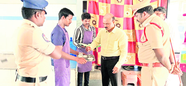 ఖైదీలకు మెరుగైన వైద్యం అందించాలి 2
