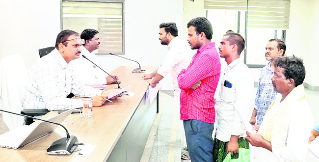 ప్రజావాణికి 25 ఫిర్యాదులు
1