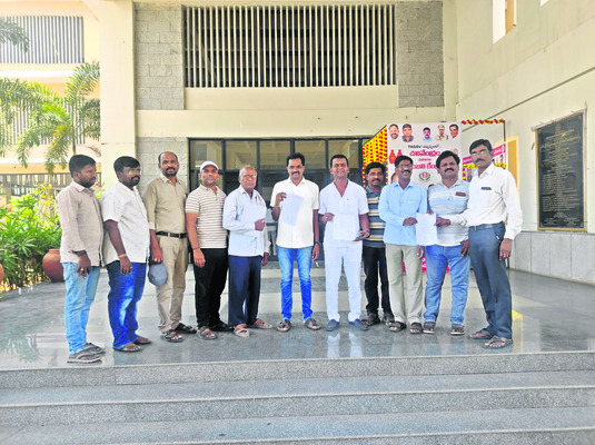 సమస్యలను వెంటనే పరిష్కరించాలి1