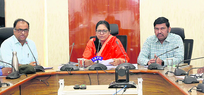 యువ వికాసం అర్జీలు   వేగంగా పరిశీలించండి2