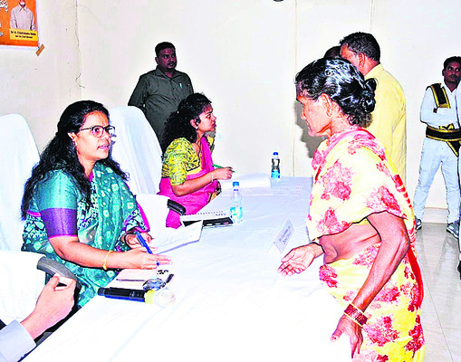 పీజీఆర్ఎస్లో నిరసనల హోరు 1