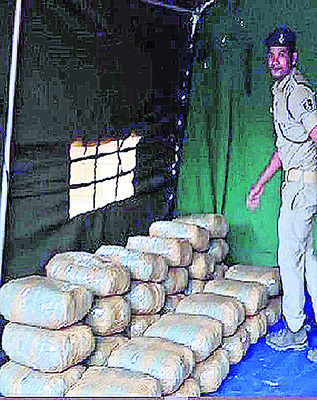 ట్రక్కులో రూ.కోటి విలువైన గంజాయి జప్తు 1