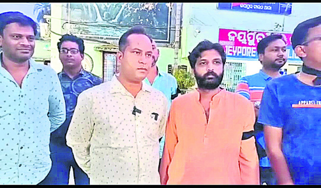 ఎంపీ పర్యటనపై ఉద్రిక్తత 1