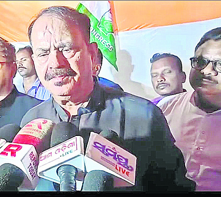 ఎంపీ పర్యటనపై ఉద్రిక్తత 2