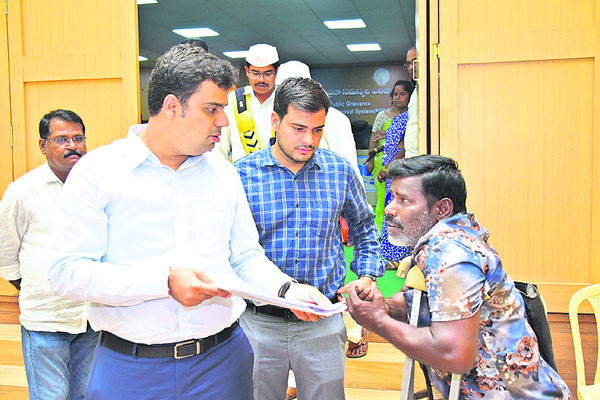 అర్జీలు పరిష్కరించకపోతే చర్యలు 1