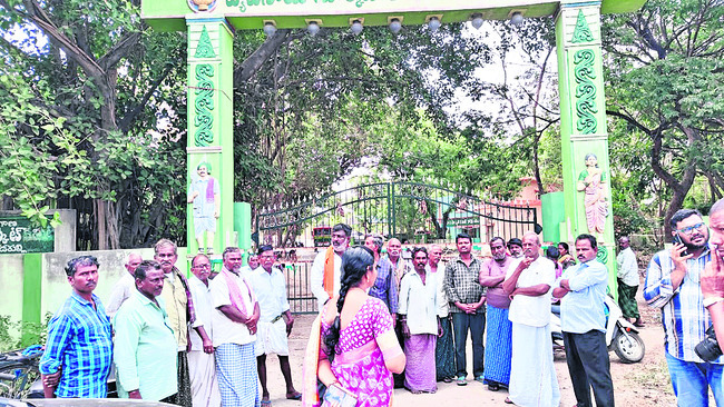 తరుగు లేకుండా ధాన్యం కొనాలి..1