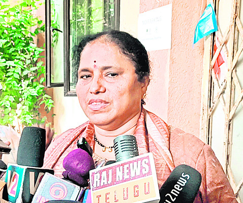 ఏసీబీ వలలో శ్రీకాళహస్తి సర్వేయర్‌ 
1