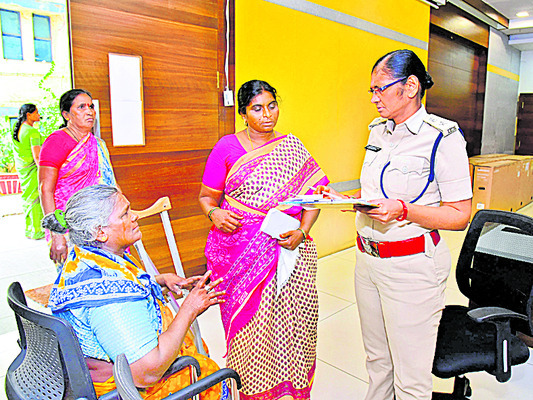 పోలీస్ ప్రజావాణిలో 78 ఫిర్యాదులు 1