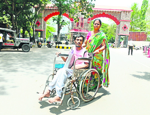 ధర్నాలతో దద్దరిల్లిన కలెక్టరేట్‌ 4