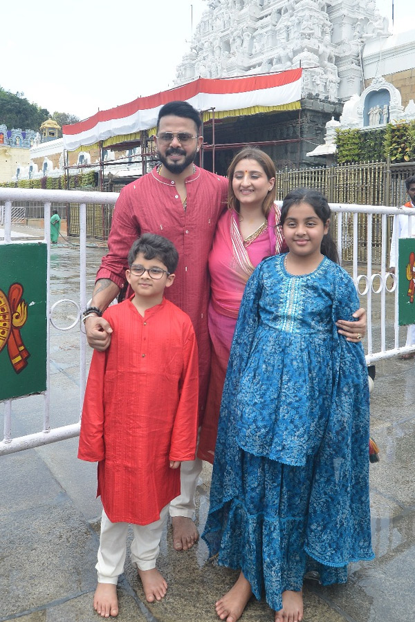 Former Cricketer Sreesanth Visits Tirumala Temple With His Family Photos2