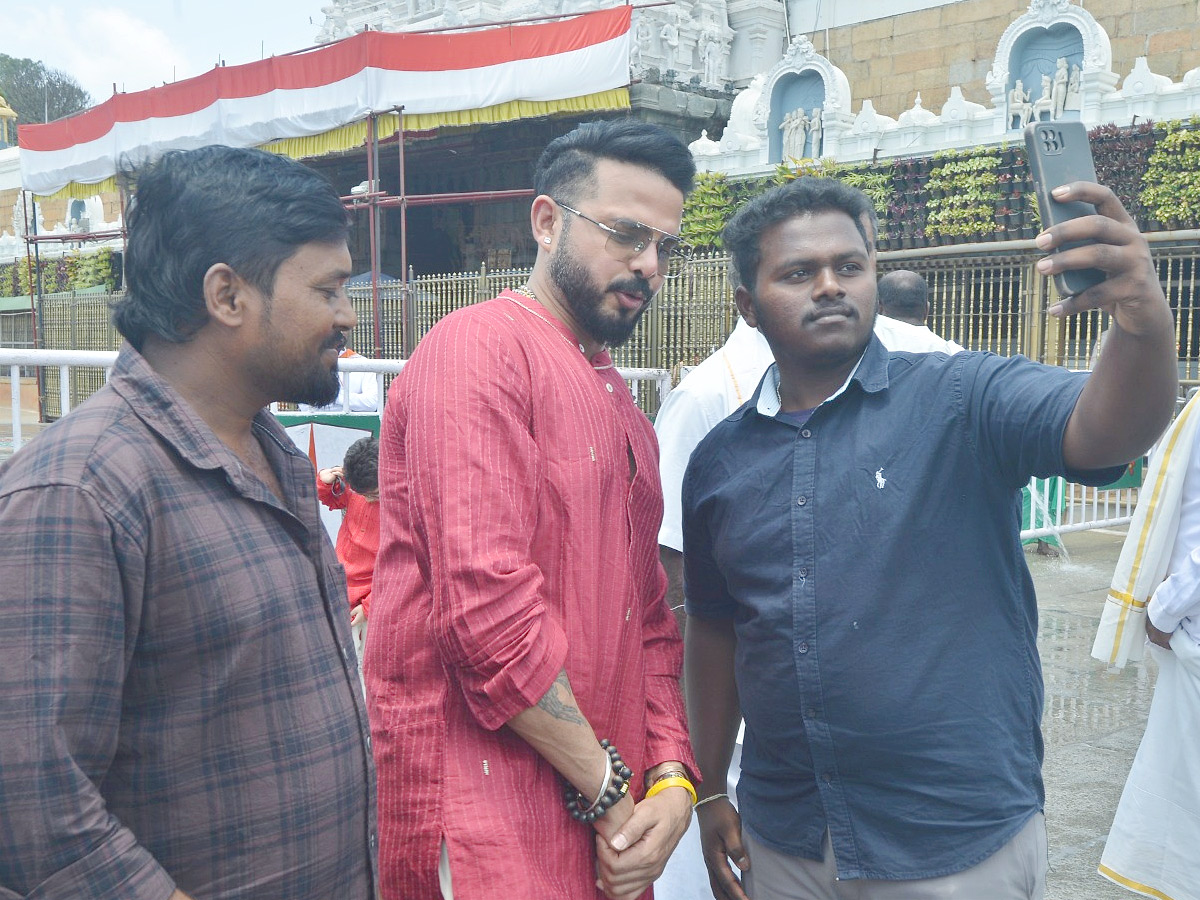 Former Cricketer Sreesanth Visits Tirumala Temple With His Family Photos6