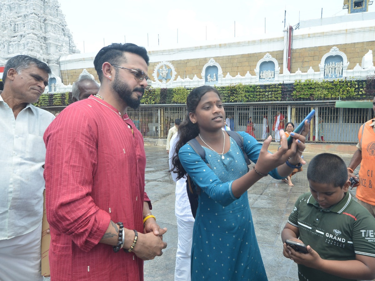 Former Cricketer Sreesanth Visits Tirumala Temple With His Family Photos9