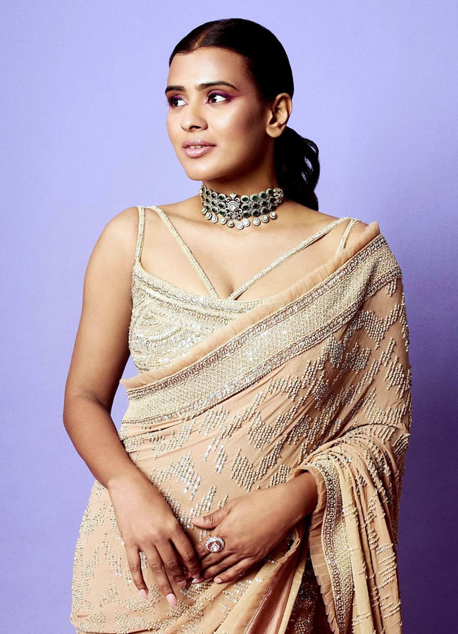 Odela movie beauty Hebah Patel latest pictures in a saree11