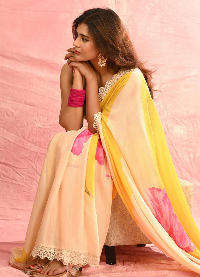 Odela movie beauty Hebah Patel latest pictures in a saree6