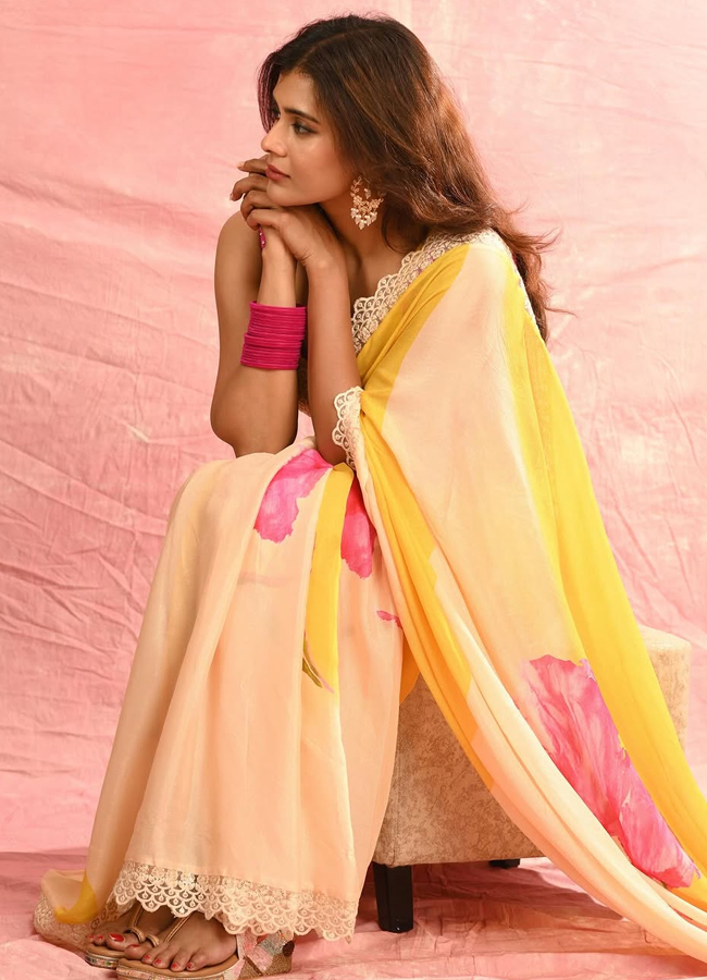 Odela movie beauty Hebah Patel latest pictures in a saree8