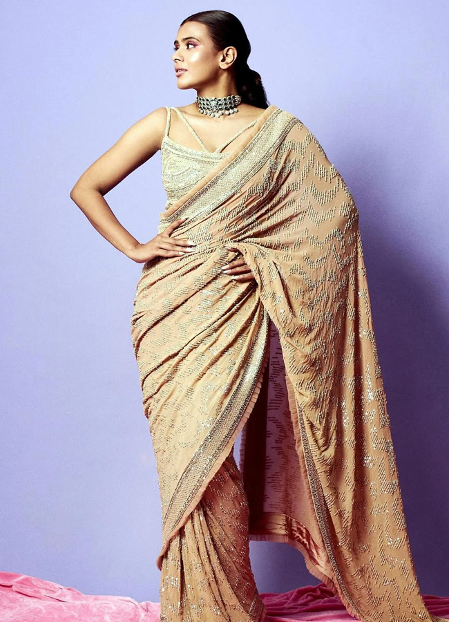 Odela movie beauty Hebah Patel latest pictures in a saree10