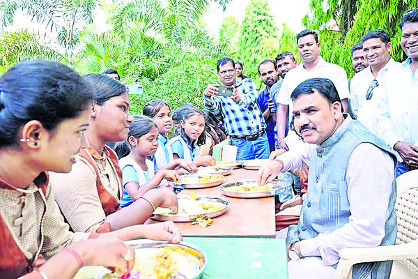 ముఖ్యమంత్రి పోషణ యోజన ప్రారంభం 1