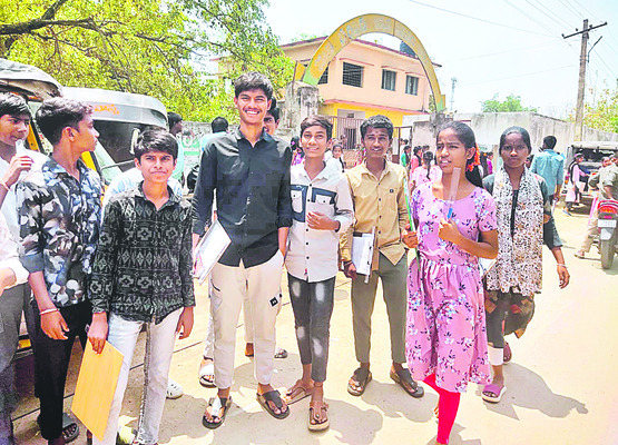 పరీక్షలు ముగిశాయోచ్‌ 1